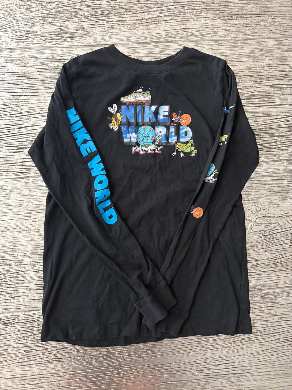 Nike Kids' Black 'Nike World' Long Sleeve Graphic Tee size XL